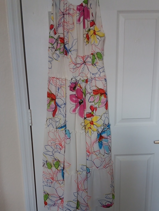 Bleeker 126 Dresses & Skirts - Bleeker 126 White Floral Tiered Midi Dress.Size 6